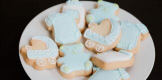 Menu na baby shower – lekkie przekąski, pastelowe desery i koktajle bezalkoholowe